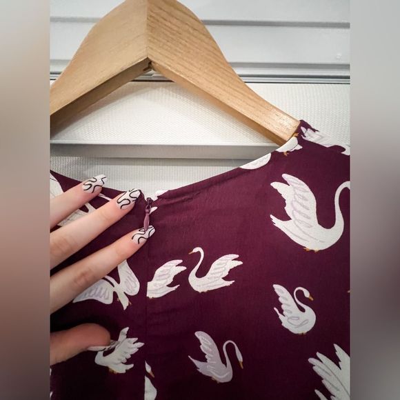 🦢Nice Things🦢 Deep Purple Swan Print Midi Dress / Size US 8 / EU 38 - Picture 14 of 15